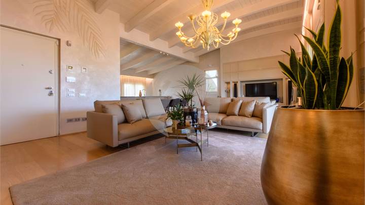 BEAUTIFUL PENTHOUSE IN THE CENTER OF DESENZANO