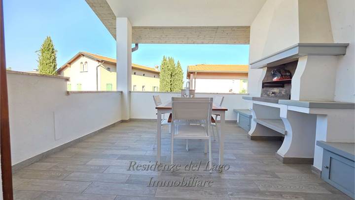 TRILOCALE VISTA LAGO A 50 MT DAL LAGO E SPIAGGIA