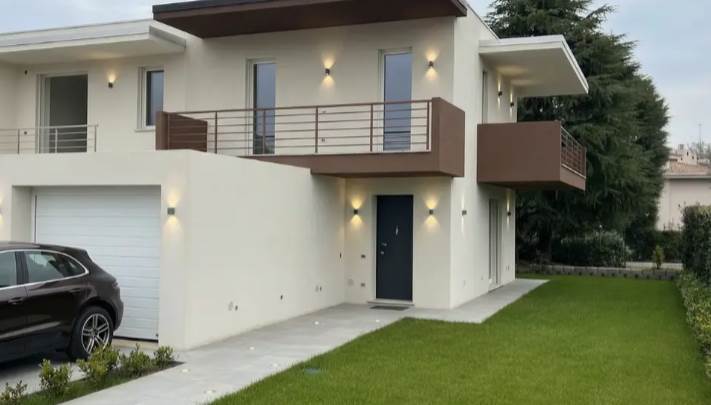 NUOVA BELLISSIMA VILLA IN STILE MODERNO