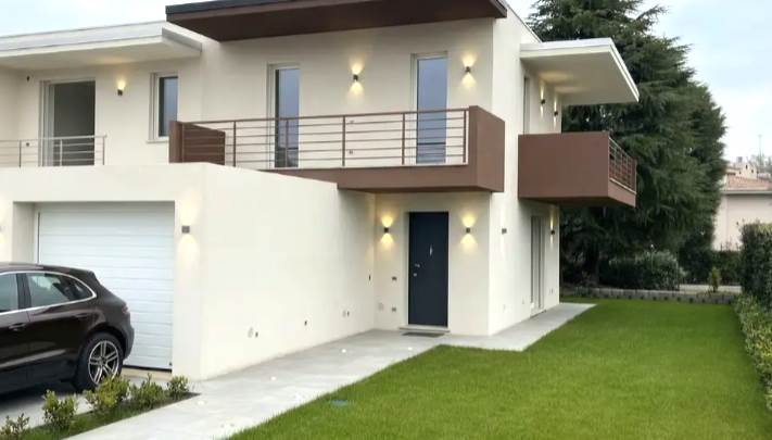 NUOVA BELLISSIMA VILLA IN STILE MODERNO